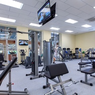 Фитнес центр: фитнес зал и тренажерный зал